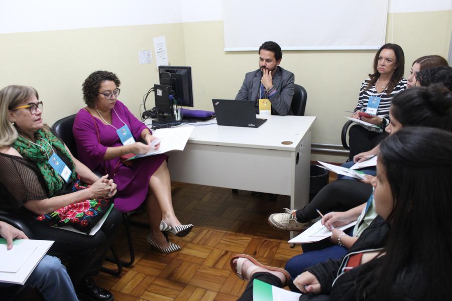 Grupo temático sobre Infância e Juventude, na Pré-Conferência de Taubaté | Foto: Fábio Freitas