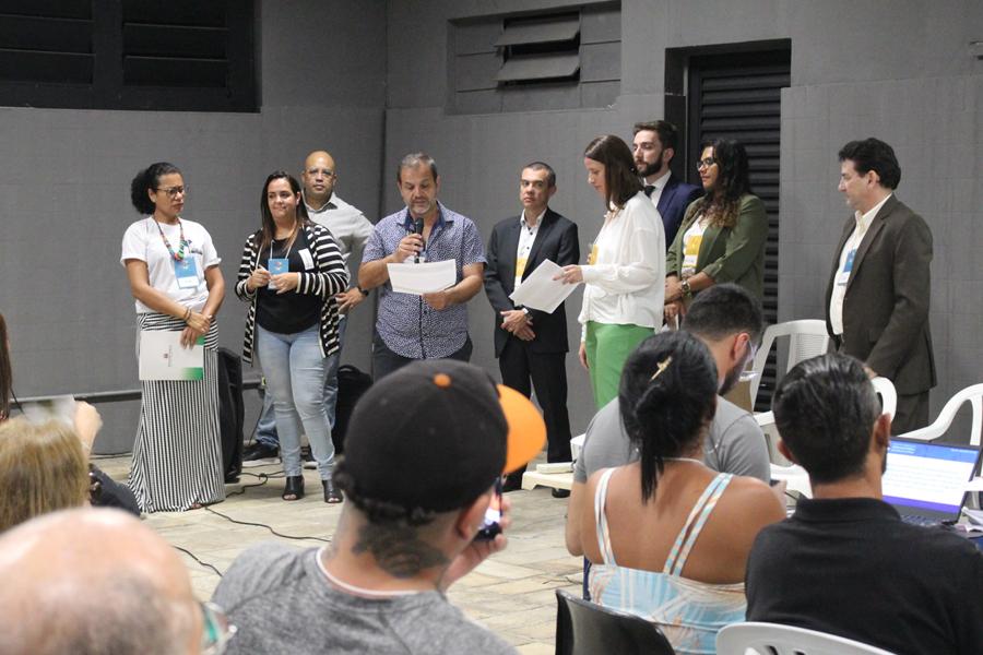 Momento de leitura das propostas na Pré-Conferência de Taubaté | Foto: Fábio Freitas