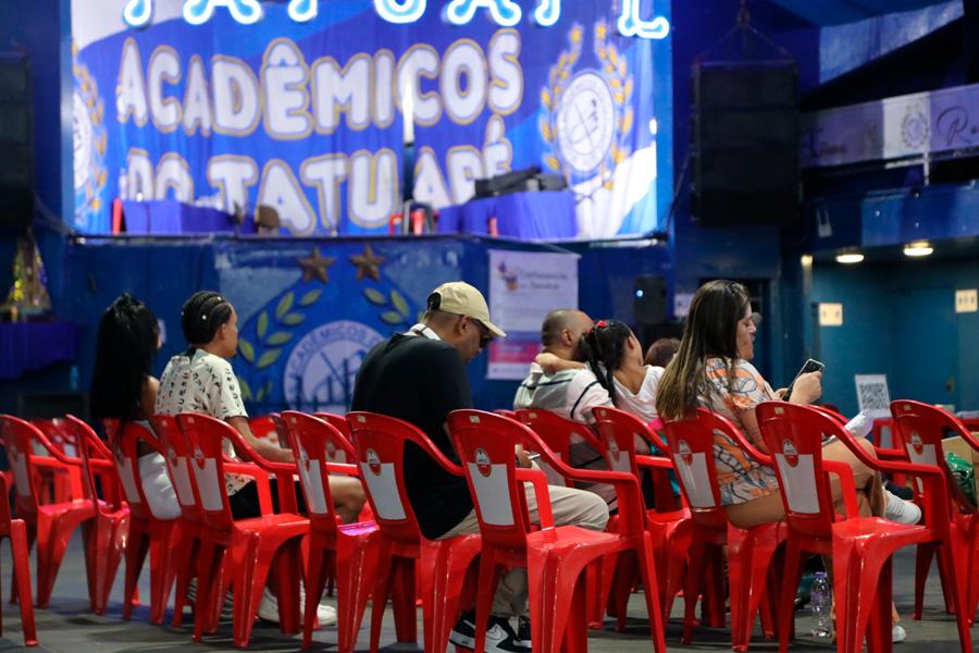 Mutirão ocorre na quadra da escola de samba Acadêmicos do Tatuapé, na Zona Leste da capital paulista