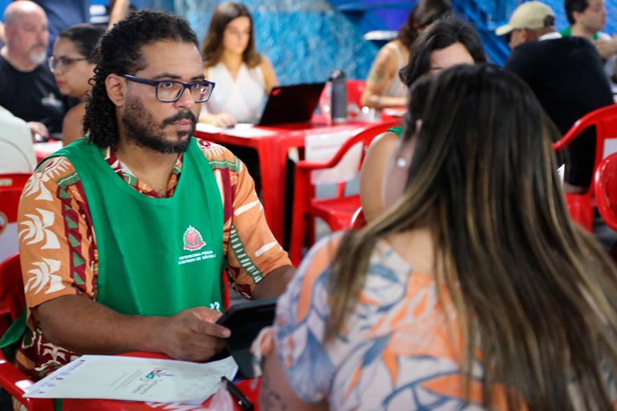 Mutirão ocorre na quadra da escola de samba Acadêmicos do Tatuapé, na Zona Leste da capital paulista