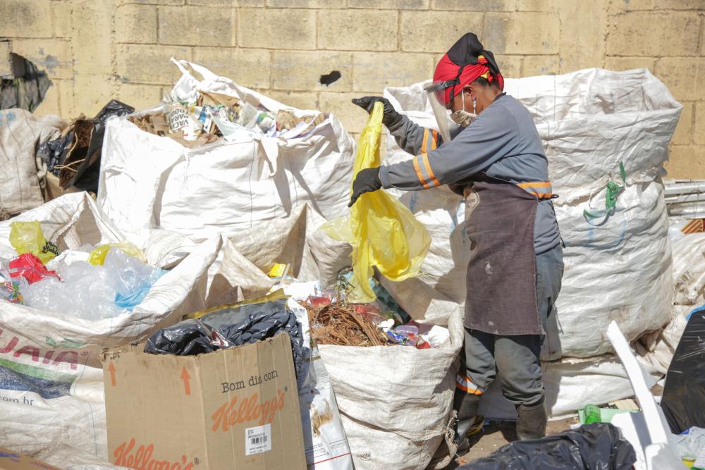 Defensor alerta que incineração impossibilita geração de trabalho e renda para milhares de catadores e catadoras de materiais recicláveis