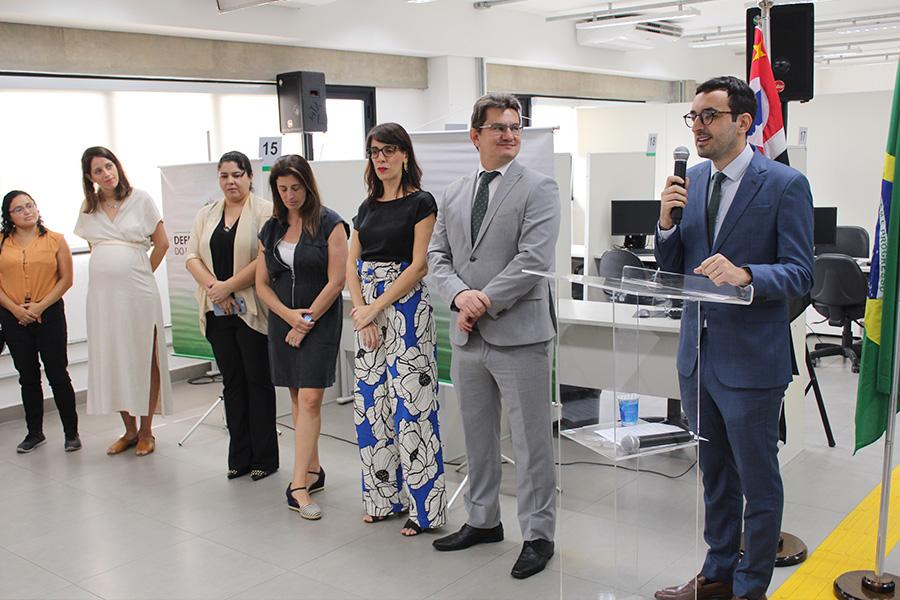 Defensor Pedro Feilke, da Unidade Itapevi, discursa na inauguração | Foto: Fábio Freitas