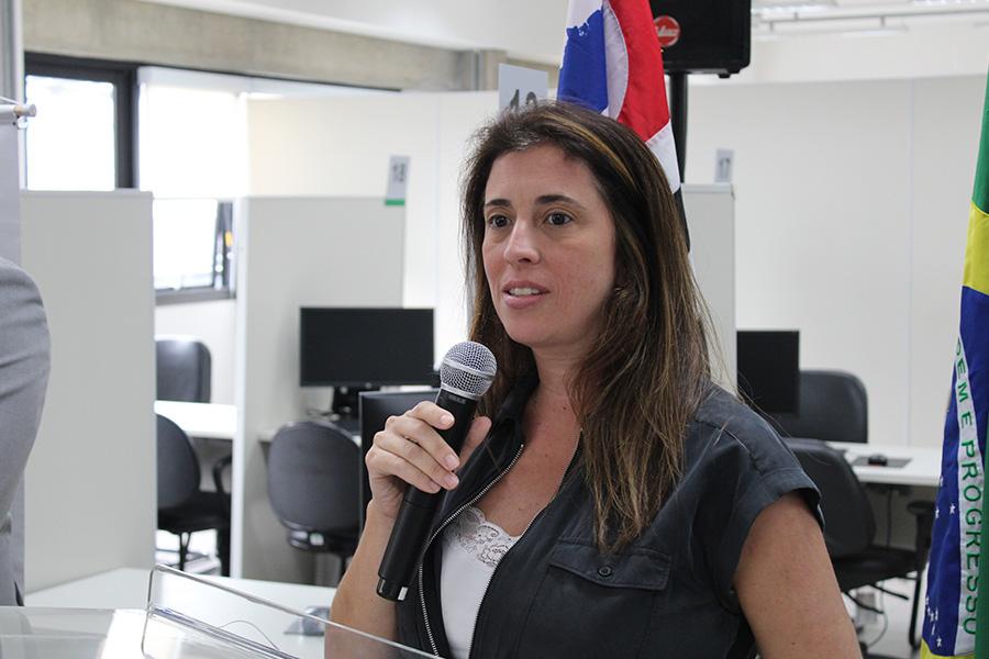 Defensora Tatiana Semensatto, coordenadora da Regional Osasco, discursa | Foto: Fábio Freitas